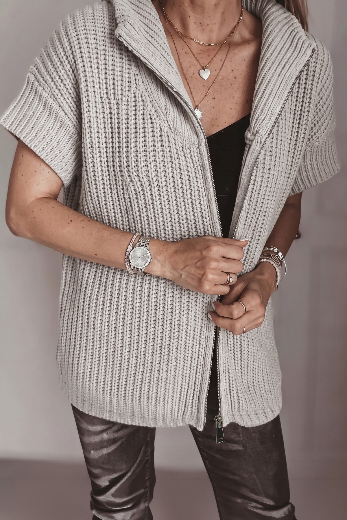 Cinnamon Solid Color Short Sleeve Zipper Knit High Neck Sweater